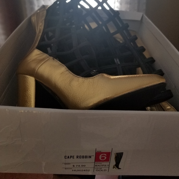 Thigh high caged boots - Picture 4 of 5